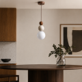 Lampa Wisząca Kula z Drewnianą Podsufitką Oświetlenie Japandi i Wabi-Sabi